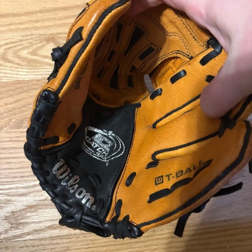 Wilson Youth T-Ball Glove Tan Black EZ Catch 8 1/2”